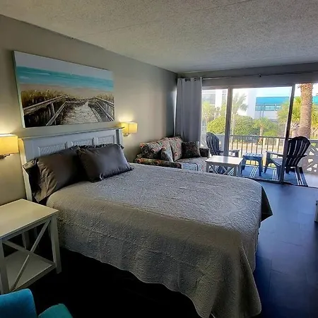Beachy Studio On The Strip!